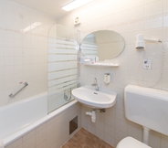 Toilet Kamar 6 Hotel Mozart