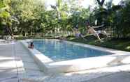 Swimming Pool 3 Base Airlie Beach Resort - Hostel