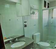 In-room Bathroom 6 Brumado Hotel