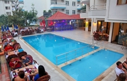 Kolam Renang 2 Yeniacun Apart Hotel