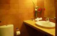 In-room Bathroom 5 Metropole