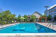 Swimming Pool Homewood Suites by Hilton Leesburg