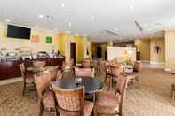 Bar, Cafe and Lounge Hotel Pearland