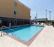 Swimming Pool 3 Hotel Pearland