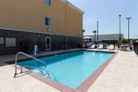 Swimming Pool Hotel Pearland