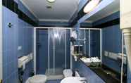 Toilet Kamar 5 Hotel Italia