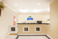 ล็อบบี้ Days Inn & Suites by Wyndham Cabot