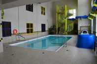 Swimming Pool Redwood Inn & Suites - Grande Prairie