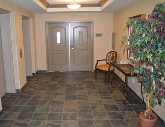 Lobby 2 Redwood Inn & Suites - Grande Prairie