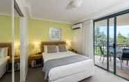 Kamar Tidur 4 Oaks Gold Coast Calypso Plaza Suites