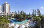Kolam Renang 6 Oaks Gold Coast Calypso Plaza Suites
