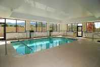 สระว่ายน้ำ Fairfield Inn & Suites by Marriott Tehachapi