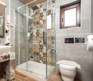 In-room Bathroom 5 Tsikeli Boutique Hotel Meteora - Adults Friendly