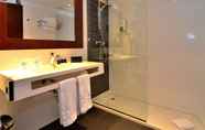Phòng tắm bên trong 7 Hotel Tach Madrid Airport