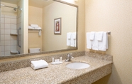 ห้องน้ำภายในห้อง 4 Fairfield Inn & Suites South Boston