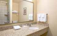 Toilet Kamar 4 Fairfield Inn & Suites South Boston