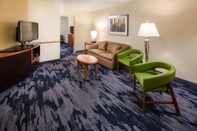 Common Space Fairfield Inn & Suites South Boston