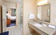 Toilet Kamar 7 Fairfield Inn & Suites South Boston