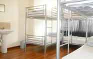 Kamar Tidur 2 Kensal Green Backpackers 1