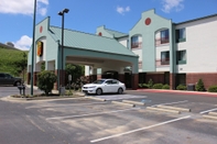 Common Space Super 8 by Wyndham Natchez