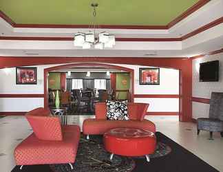 Lobby 2 La Quinta Inn & Suites by Wyndham Dallas - Hutchins