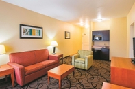 Common Space La Quinta Inn & Suites by Wyndham Ft. Worth - Forest Hill TX