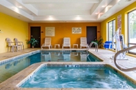 Swimming Pool Comfort Suites Waycross