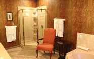 In-room Bathroom 2 Altland House Inn and Suites