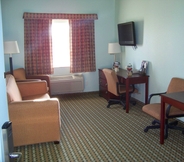 Bedroom 6 Days Inn & Suites by Wyndham Columbus NE