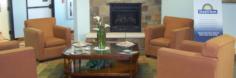 Lobby Days Inn & Suites by Wyndham Columbus NE