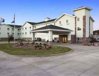 Exterior 2 Days Inn & Suites by Wyndham Columbus NE