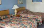 Bedroom 3 Magnuson Hotel Hampton NH
