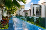 Swimming Pool Trump International Hotel Waikiki