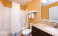 Toilet Kamar 7 TownePlace Suites by Marriott Huntington