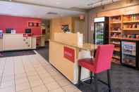 Lobi TownePlace Suites by Marriott Huntington