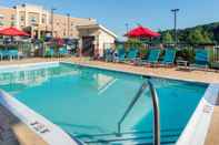 Swimming Pool TownePlace Suites by Marriott Huntington