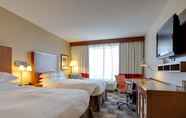 Kamar Tidur 3 DoubleTree by Hilton Raleigh - Cary