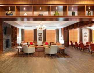 Lobi 2 DoubleTree by Hilton Raleigh - Cary