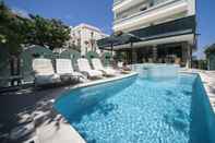 Swimming Pool Hotel Levante