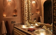 Phòng tắm bên trong 5 Riad Turquoise