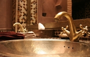 Phòng tắm bên trong 6 Riad Turquoise