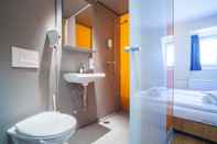 Toilet Kamar easyHotel Basel City - contactless self check-in