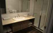 In-room Bathroom 7 Mercure Hotel Mildura