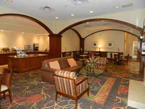 Lobi 4 Country Inn & Suites by Radisson, Braselton, GA