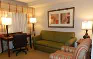 Common Space 6 Country Inn & Suites by Radisson, Braselton, GA