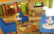 Lobi 3 Valley Inn & Suites