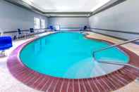 Swimming Pool La Quinta Inn & Suites by Wyndham Jacksonville TX