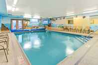 Swimming Pool Super 8 by Wyndham Gurnee