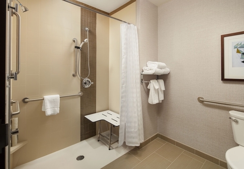 In-room Bathroom Hyatt Place Sacramento Roseville