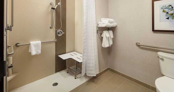 Toilet Kamar Hyatt Place Sacramento Roseville